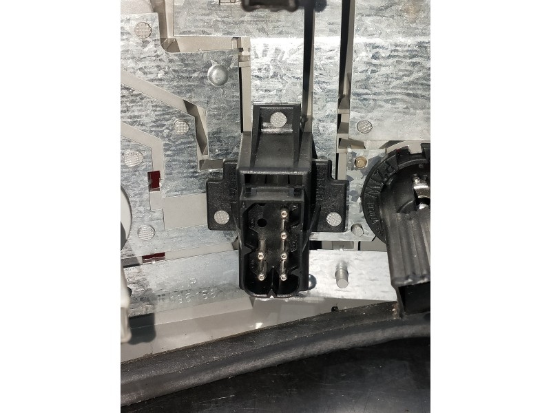 Recambio de piloto trasero derecho para bmw serie 3 berlina (e36) 318i referencia OEM IAM 1387070 195002B 