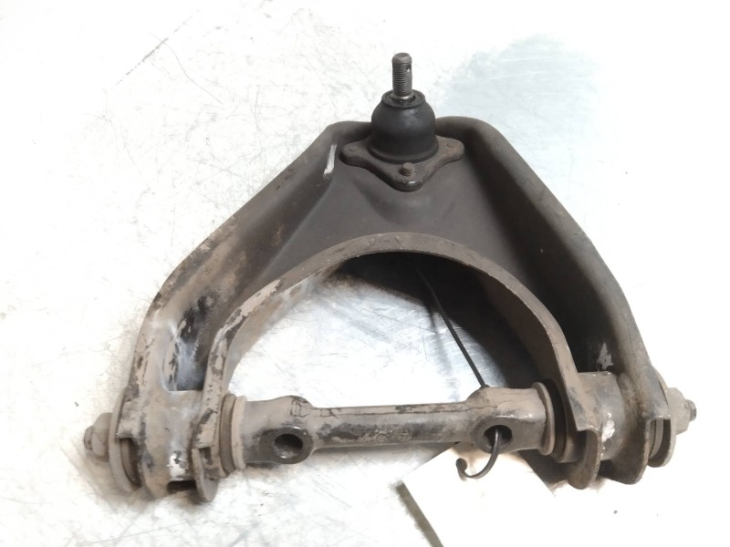 Recambio de brazo suspension superior delantero izquierdo para nissan vanette (c 220) referencia OEM IAM   