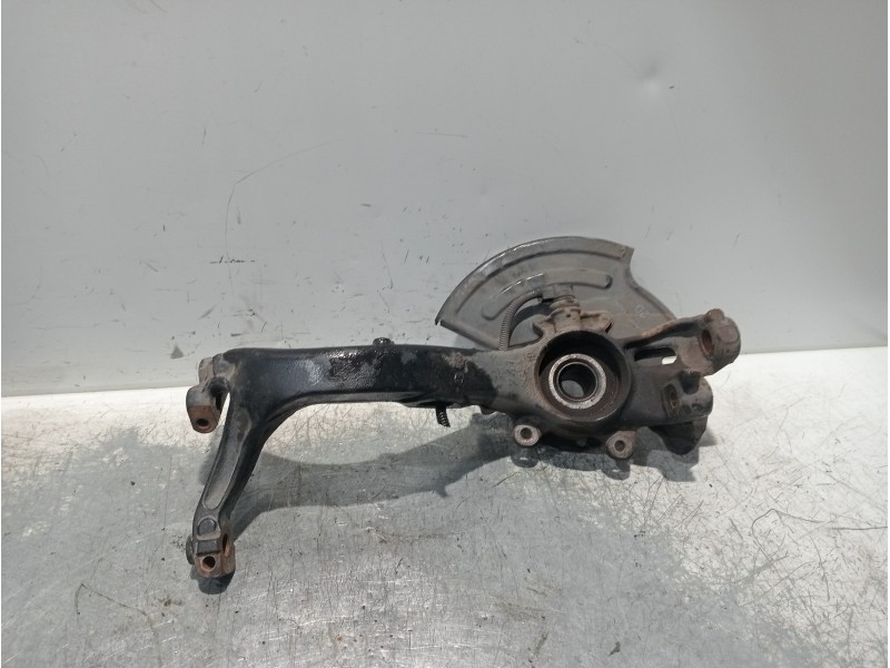 Recambio de mangueta delantera izquierda para volkswagen passat variant (3b6) v6 tdi executive referencia OEM IAM 8D0407257  