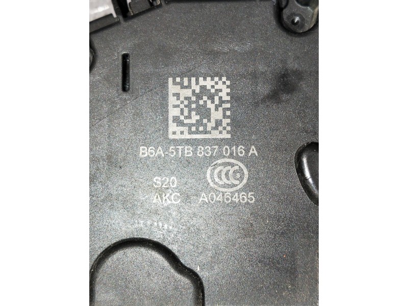 Recambio de motor cierre centralizado delantero derecho para seat arona xcellence referencia OEM IAM B6A5TB837016A  5P