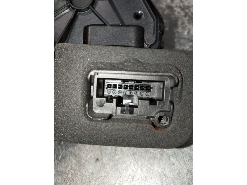 Recambio de motor cierre centralizado delantero izquierdo para seat arona xcellence referencia OEM IAM B5A5TB837015A  