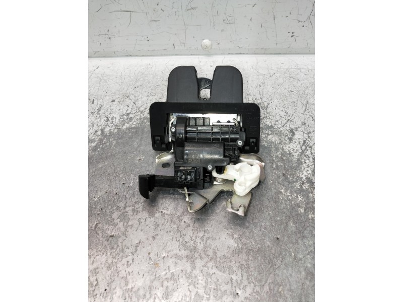 Recambio de motor cierre centralizado porton para seat arona xcellence referencia OEM IAM 5F082750509S  5P