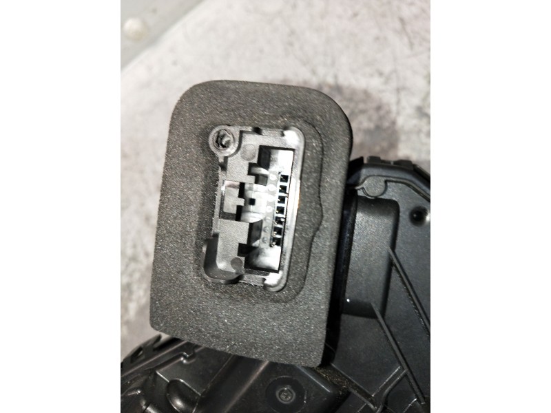 Recambio de motor cierre centralizado trasero derecho para seat arona xcellence referencia OEM IAM A6E5TA839016E  5P