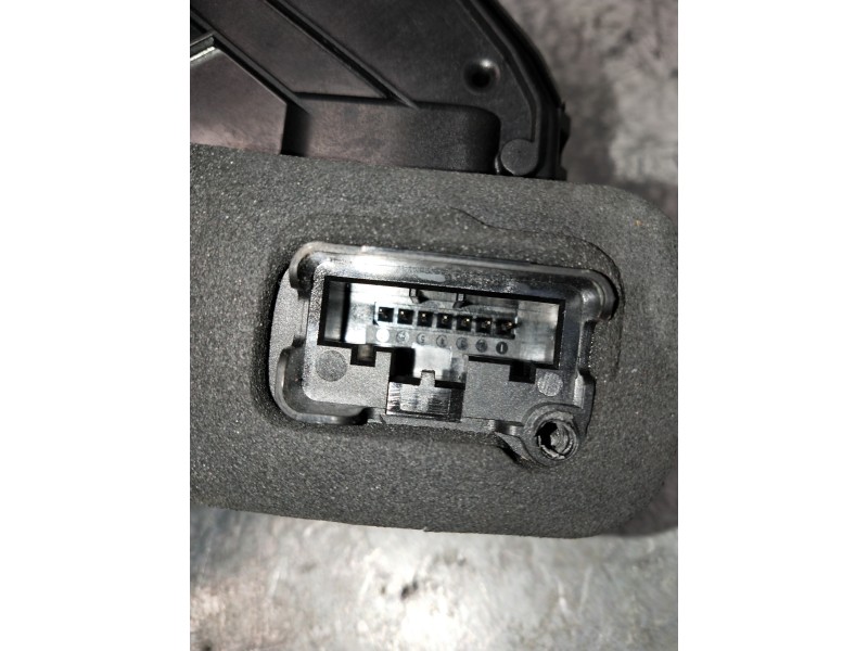 Recambio de motor cierre centralizado trasero izquierdo para seat arona xcellence referencia OEM IAM A5E5TA839015E  5P