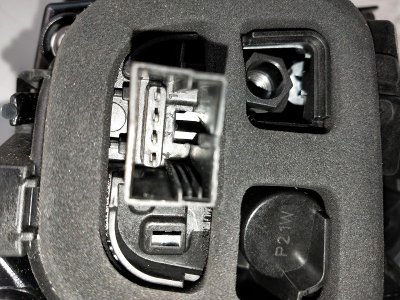 Recambio de piloto trasero derecho para seat arona xcellence referencia OEM IAM 6F9945096B  