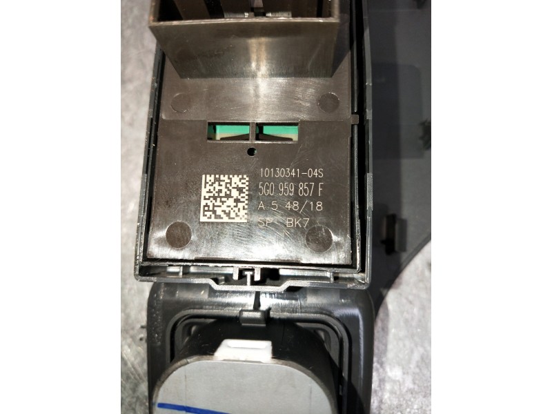 Recambio de mando elevalunas delantero izquierdo para seat arona xcellence referencia OEM IAM 5G0959857F  5P