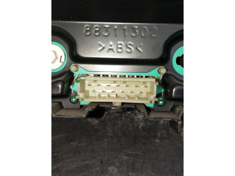 Recambio de cuadro instrumentos para opel tigra twin top cosmo referencia OEM IAM 13173364WW  