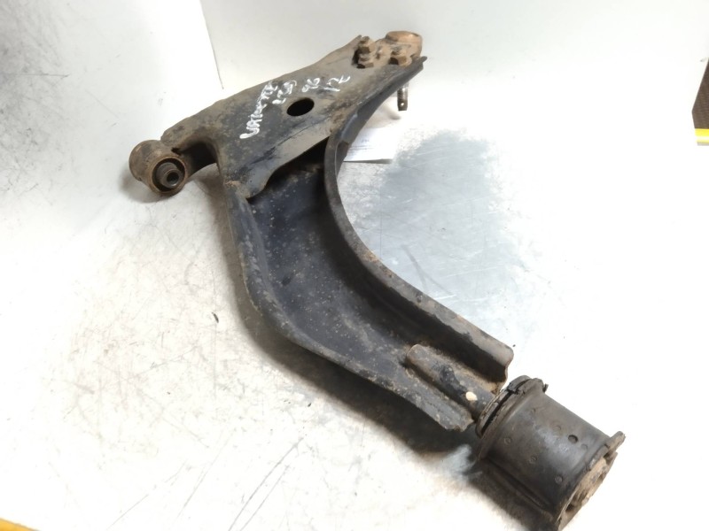 Recambio de brazo suspension inferior delantero izquierdo para nissan vanette cargo vanette cargo combi - 5 referencia OEM IAM  