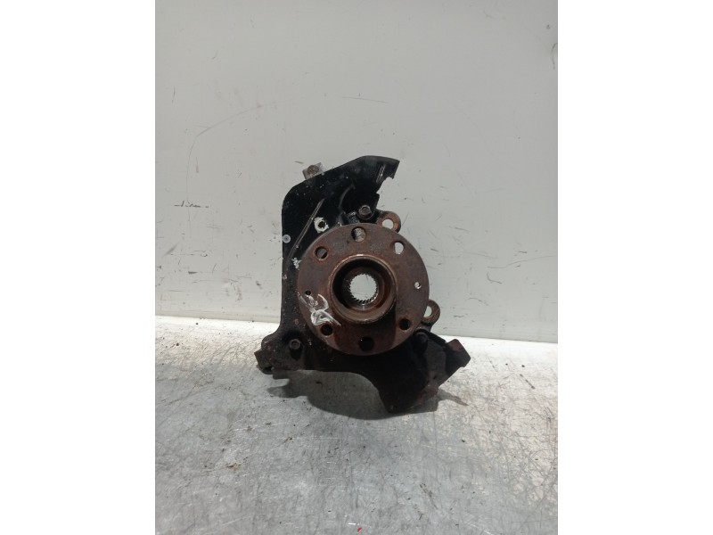 Recambio de mangueta delantera derecha para opel corsa d essentia referencia OEM IAM 55703153  