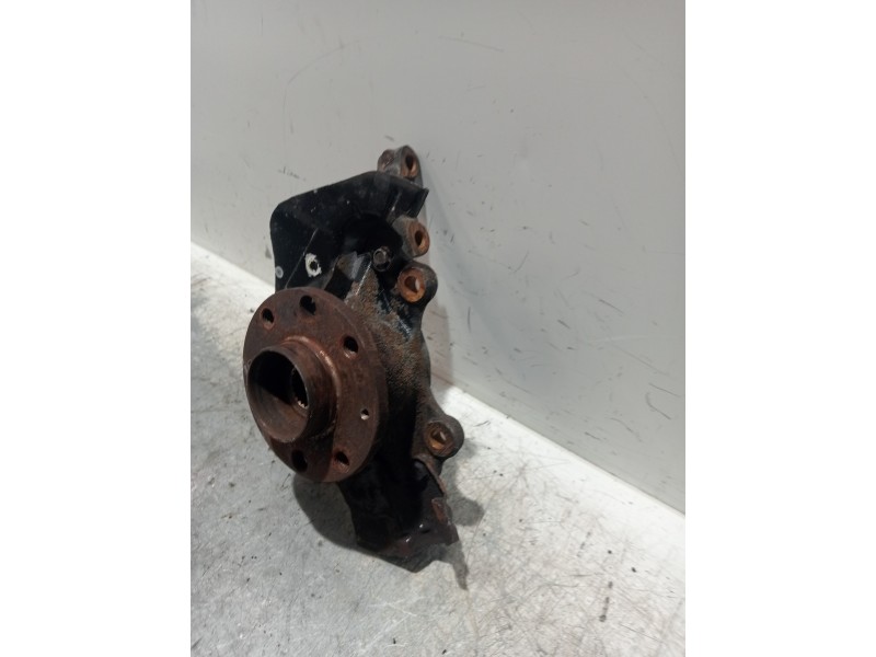 Recambio de mangueta delantera derecha para opel corsa d essentia referencia OEM IAM 55703153  