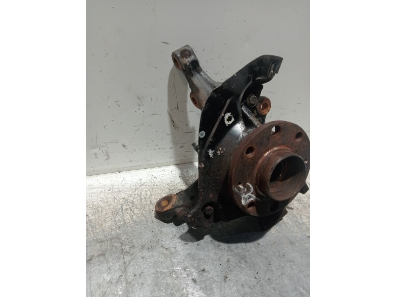 Recambio de mangueta delantera derecha para opel corsa d essentia referencia OEM IAM 55703153  