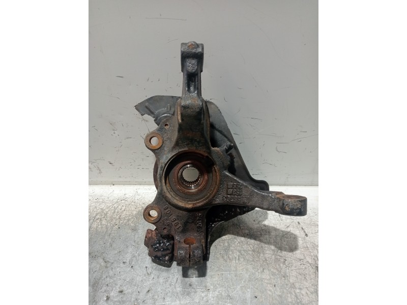 Recambio de mangueta delantera derecha para opel corsa d essentia referencia OEM IAM 55703153  