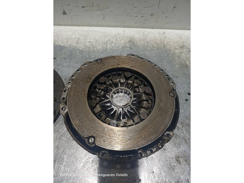 Recambio de kit embrague para kia sportage ex referencia OEM IAM 324048710  