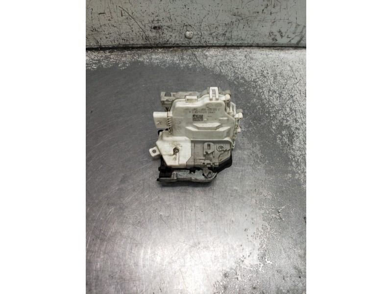 Recambio de motor cierre centralizado trasero izquierdo para audi a4 avant (8w5) advanced edition referencia OEM IAM   5P