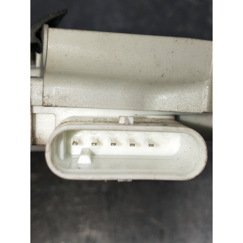 Recambio de motor cierre centralizado trasero izquierdo para audi a4 avant (8w5) advanced edition referencia OEM IAM   5P