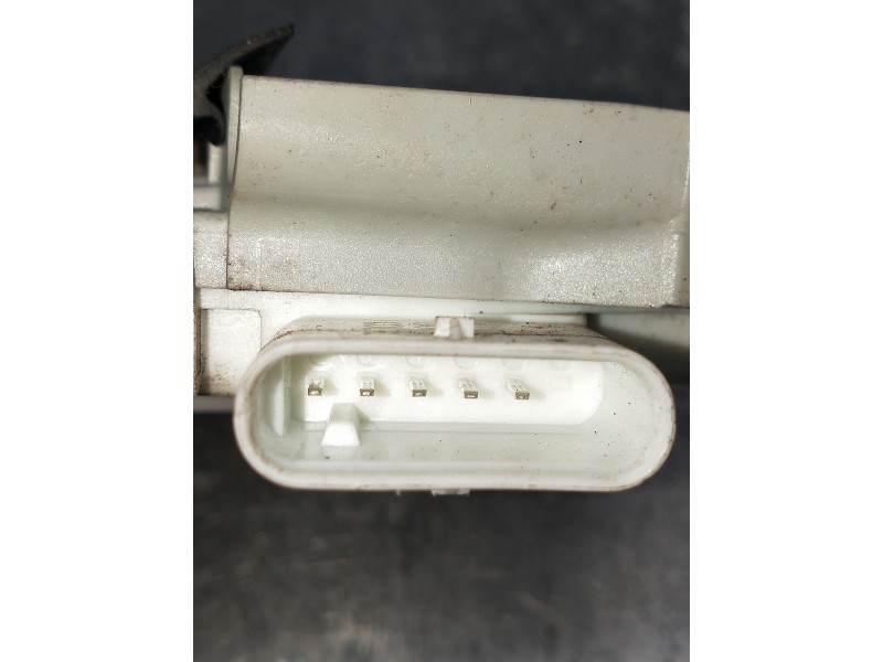 Recambio de motor cierre centralizado trasero izquierdo para audi a4 avant (8w5) advanced edition referencia OEM IAM   5P