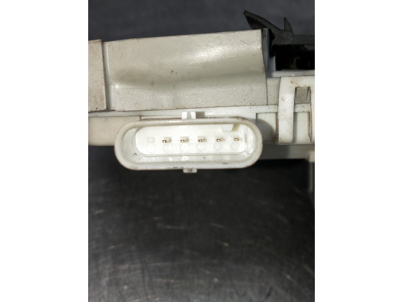 Recambio de motor cierre centralizado trasero derecho para audi a4 avant (8w5) advanced edition referencia OEM IAM   5P