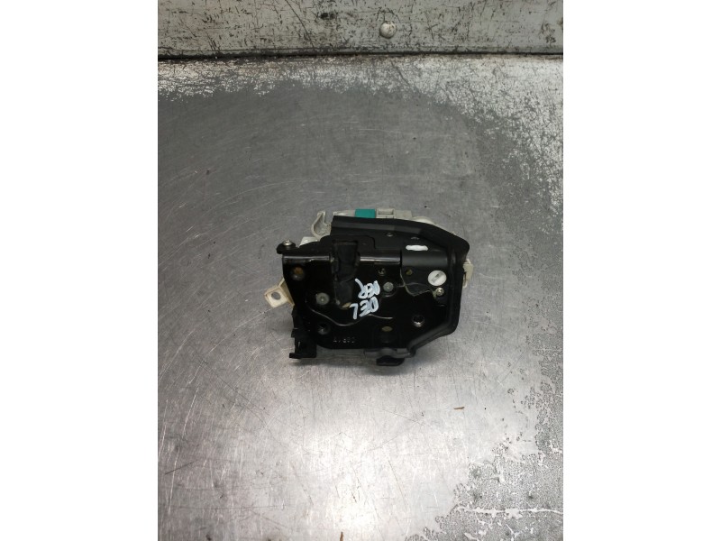 Recambio de motor cierre centralizado delantero derecho para audi a4 avant (8w5) advanced edition referencia OEM IAM   5P