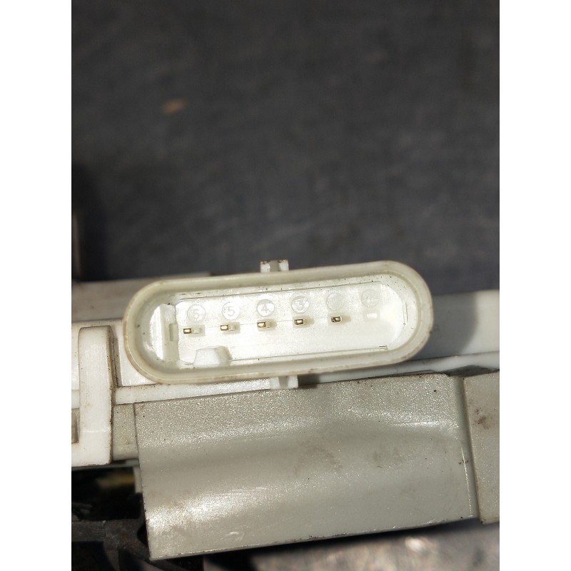 Recambio de motor cierre centralizado delantero derecho para audi a4 avant (8w5) advanced edition referencia OEM IAM   5P