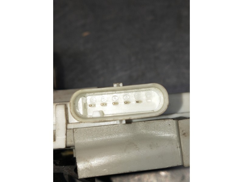 Recambio de motor cierre centralizado delantero derecho para audi a4 avant (8w5) advanced edition referencia OEM IAM   5P