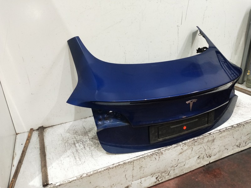 Recambio de tapa maletero para tesla model 3 referencia OEM IAM   4P