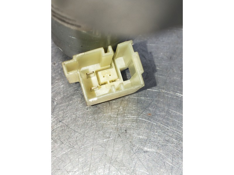 Recambio de motor cierre centralizado porton para audi a4 avant (8w5) advanced edition referencia OEM IAM DERECHO 8W9827852A 5P