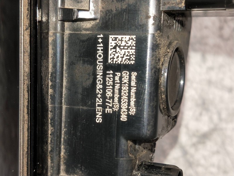 Recambio de piloto lateral derecho para tesla model 3 referencia OEM IAM 112510677E  CARAMA