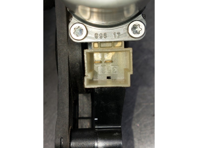 Recambio de elevalunas delantero izquierdo para audi a4 avant (8w5) advanced edition referencia OEM IAM 8W083746  