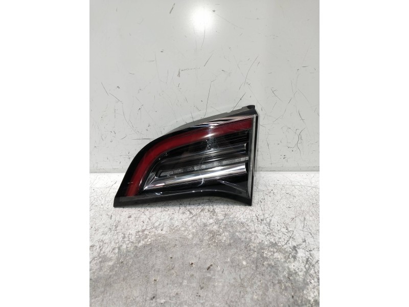 Recambio de piloto trasero derecho interior para tesla model 3 referencia OEM IAM 107740200  