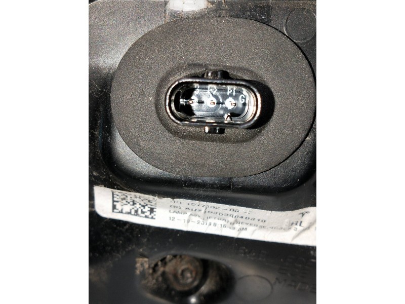 Recambio de piloto trasero derecho interior para tesla model 3 referencia OEM IAM 107740200  