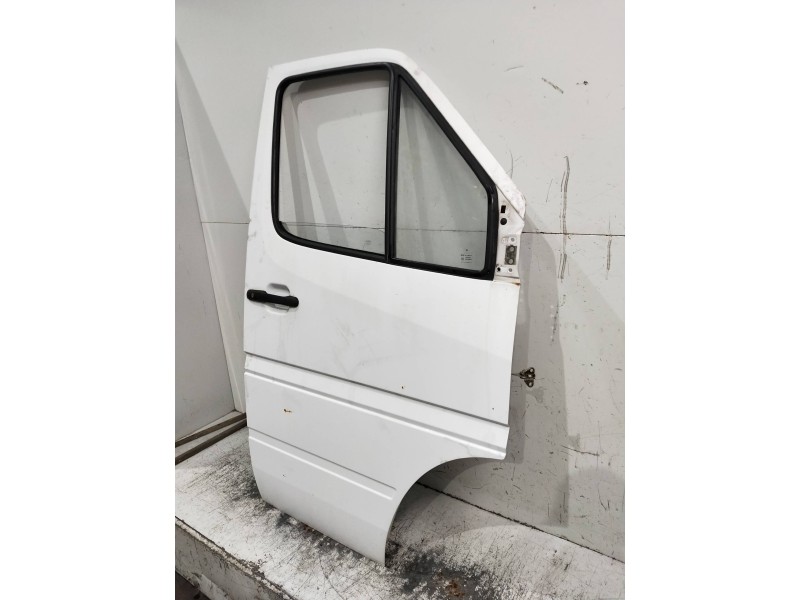 Recambio de puerta delantera derecha para mercedes sprinter (w901,w904) caja cerr. referencia OEM IAM   4P