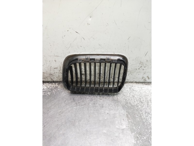 Recambio de rejilla delantera para bmw serie 3 berlina (e36) 325tds referencia OEM IAM DERECHA  