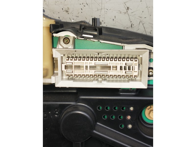 Recambio de cuadro instrumentos para opel astra g berlina club referencia OEM IAM 09228753EB  