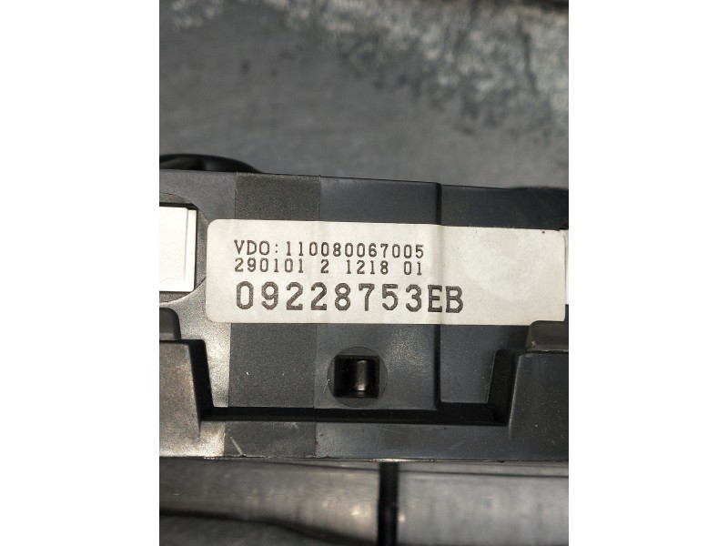 Recambio de cuadro instrumentos para opel astra g berlina club referencia OEM IAM 09228753EB  