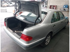 mercedes clase e (w210) berlina del año 2007 2