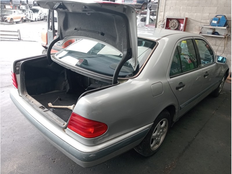 mercedes clase e (w210) berlina del año 2007