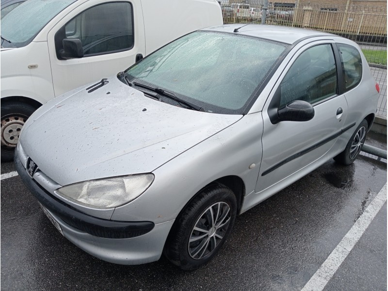 peugeot 206 berlina del año 2002