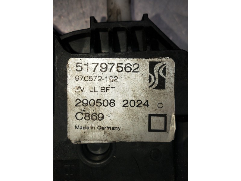 Recambio de motor cierre centralizado delantero derecho para fiat grande punto (199) 1.4 16v active referencia OEM IAM 51797562 