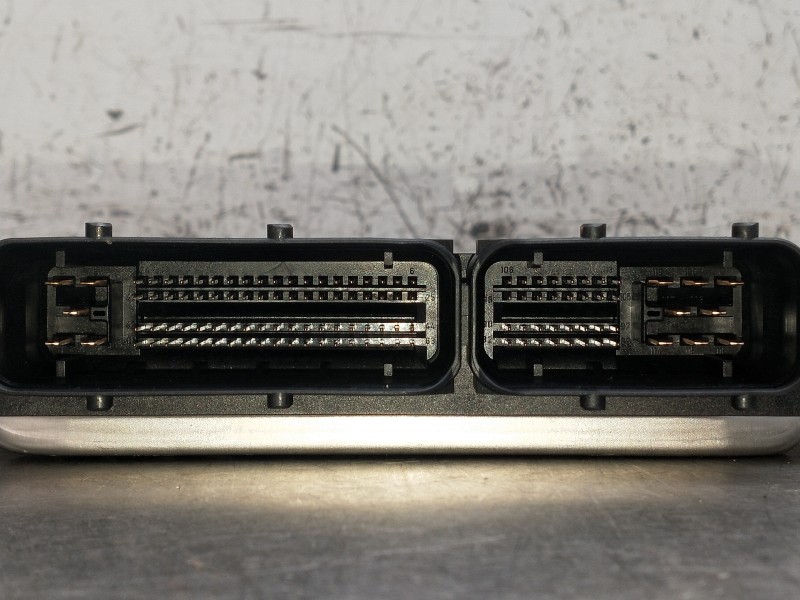 Recambio de centralita motor uce para volkswagen passat berlina (3b3) highline referencia OEM IAM 0281010543 038906019DS 