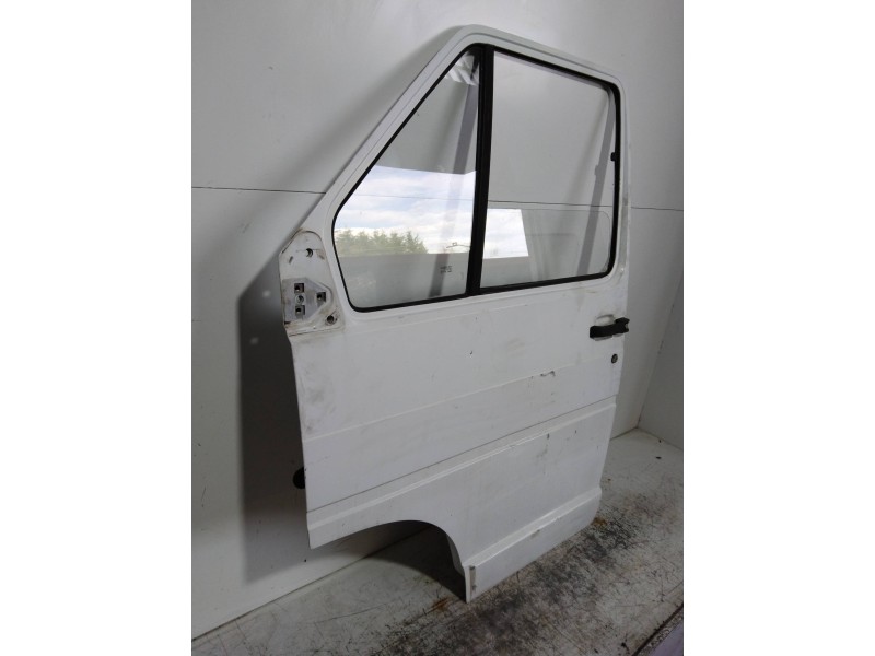 Recambio de puerta delantera izquierda para renault trafic (desde 5.89) t 1100 referencia OEM IAM   5P