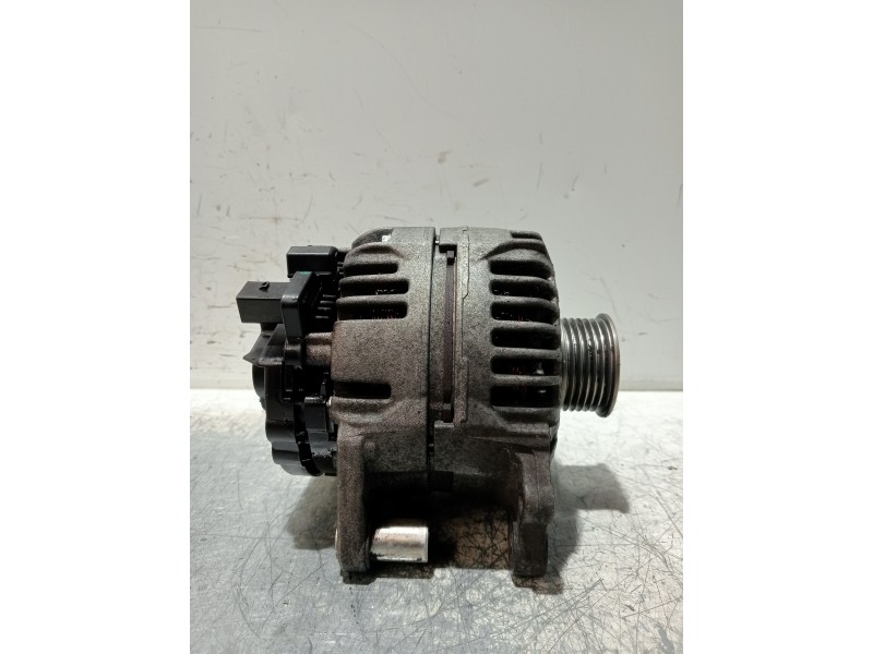 Recambio de alternador para volkswagen polo (9n3) advance referencia OEM IAM 03C903023 0124325044 