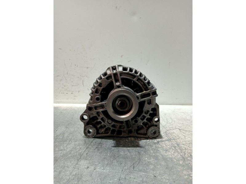 Recambio de alternador para volkswagen polo (9n3) advance referencia OEM IAM 03C903023 0124325044 