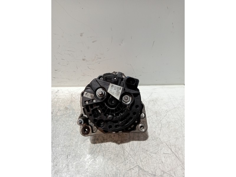 Recambio de alternador para volkswagen polo (9n3) advance referencia OEM IAM 03C903023 0124325044 