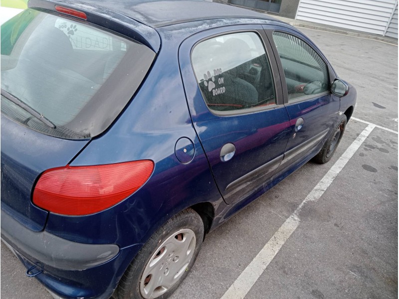 peugeot 206 berlina del año 2000