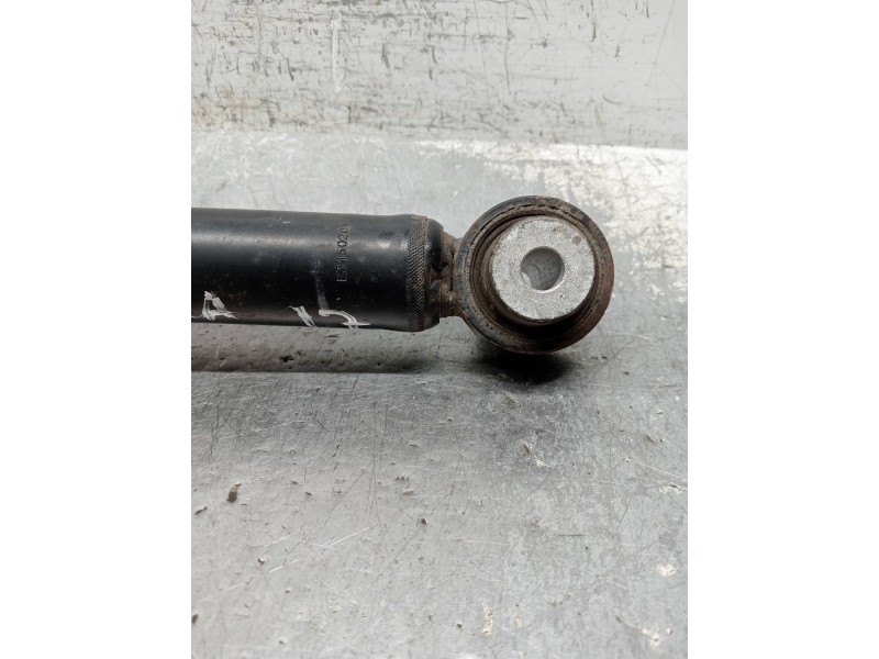Recambio de amortiguador trasero izquierdo para land rover discovery sport s referencia OEM IAM FK7218A145  