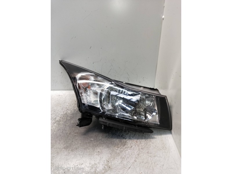 Recambio de faro derecho para chevrolet cruze l referencia OEM IAM   