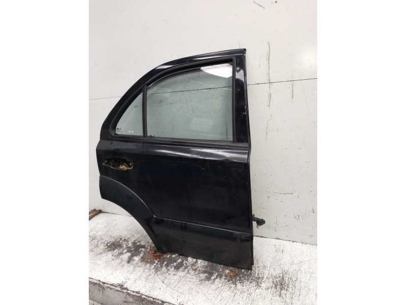Recambio de puerta trasera derecha para kia sorento 2.5 crdi vgt ex1 referencia OEM IAM   5P