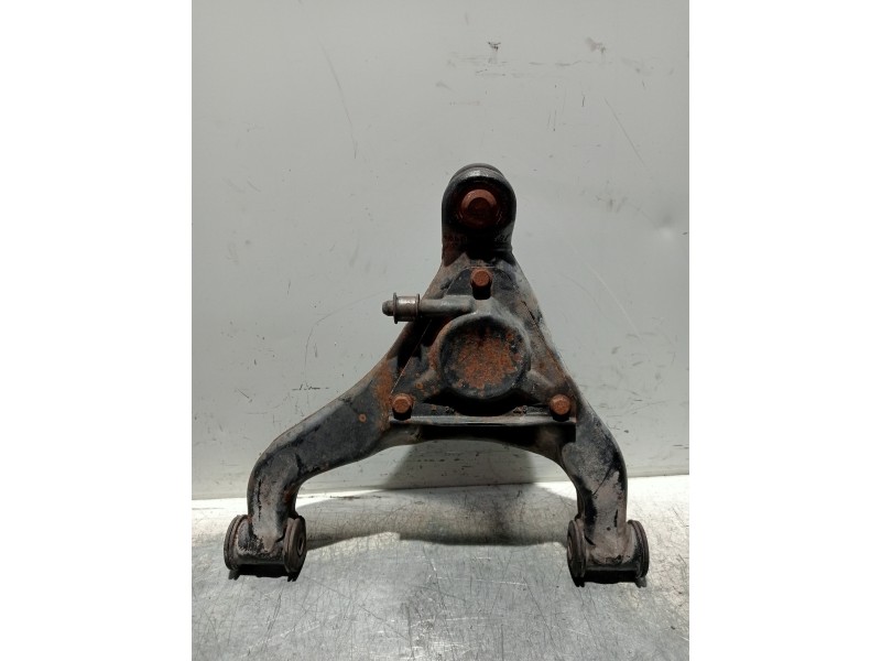 Recambio de brazo suspension inferior delantero derecho para mercedes sprinter (w901,w904) caja cerr. referencia OEM IAM 9013220
