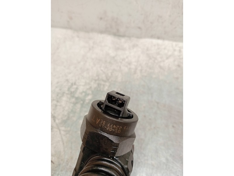 Recambio de inyector para volkswagen passat berlina (3b3) highline referencia OEM IAM 0414720028 038130073AA 