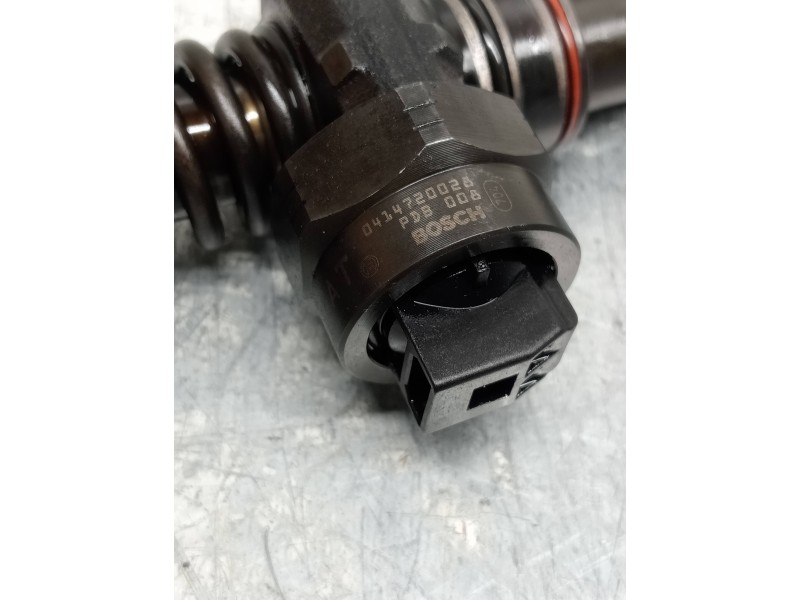 Recambio de inyector para volkswagen passat berlina (3b3) highline referencia OEM IAM 0414720028 038130073AA 